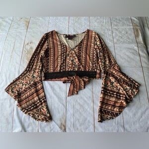 Polly & Esther Black Multi VNeck  Bell Sleeve Cropped Crochet Trim Top Size L